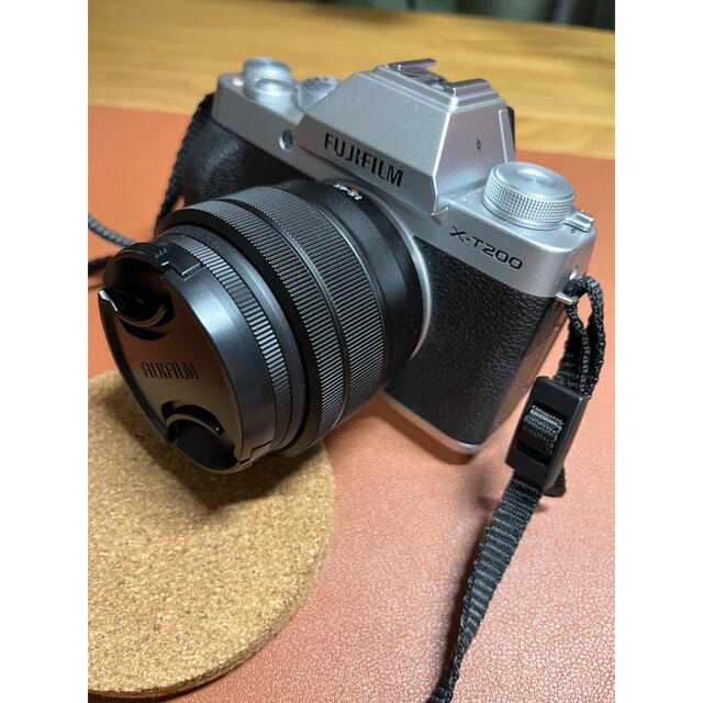 富士フイルム(フジフイルム)のFUJLFILMミラーレス一眼カメラ X-T200 ダブルズームレンズキット スマホ/家電/カメラのカメラ(ミラーレス一眼)の商品写真
