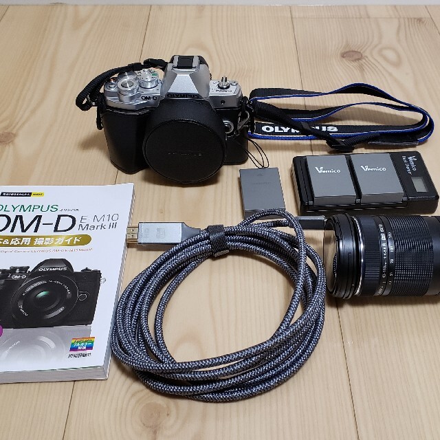 OLYMPU OM-D E-M10 Mark III 流行 51.0%OFF www.gold-and-wood.com