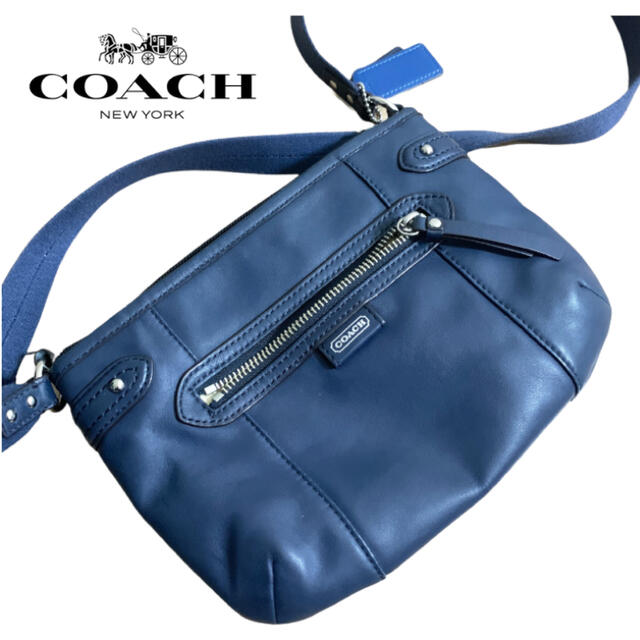 COACH(コーチ)のなお様専用♡希少 Coach コーチ ショルダーバック ネイビー　チャームと袋付 レディースのバッグ(ショルダーバッグ)の商品写真