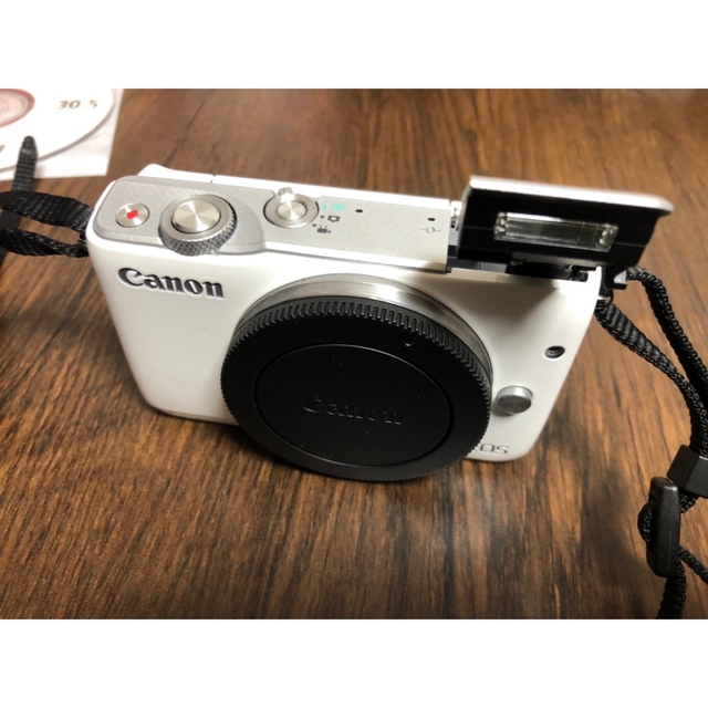 Canon(キヤノン)の【なぁん様専用】ミラーレス一眼　Canon EOS M10 レンズ2個付き スマホ/家電/カメラのカメラ(ミラーレス一眼)の商品写真