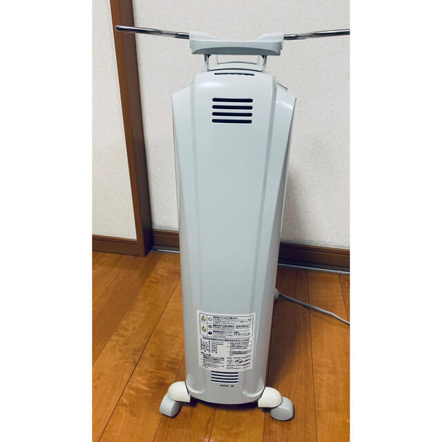 DeLonghi(デロンギ)の☆美品☆ デロンギ　オイルラジエーターヒーター　D081569EFS 物干し付き スマホ/家電/カメラの冷暖房/空調(オイルヒーター)の商品写真