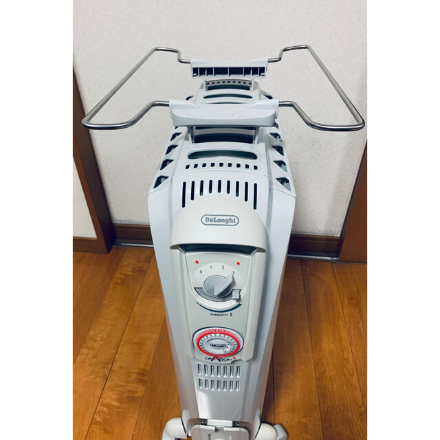 DeLonghi(デロンギ)の☆美品☆ デロンギ　オイルラジエーターヒーター　D081569EFS 物干し付き スマホ/家電/カメラの冷暖房/空調(オイルヒーター)の商品写真