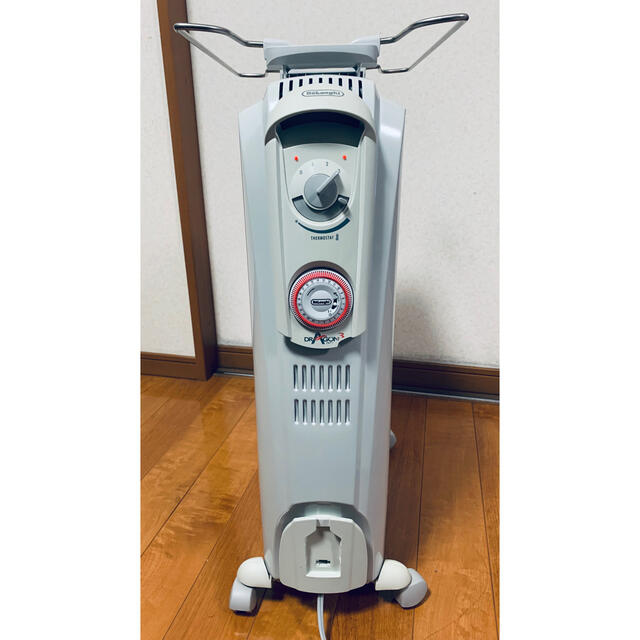 DeLonghi(デロンギ)の☆美品☆ デロンギ　オイルラジエーターヒーター　D081569EFS 物干し付き スマホ/家電/カメラの冷暖房/空調(オイルヒーター)の商品写真