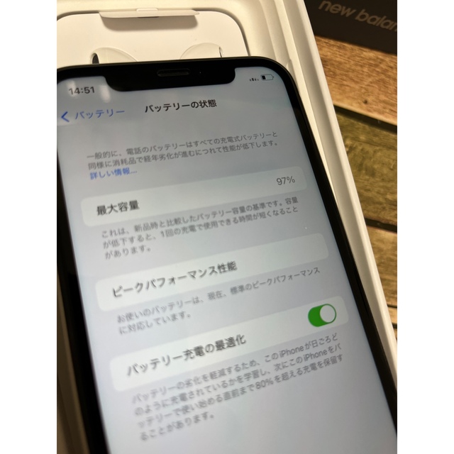 Apple(アップル)の【美品】iPhone XR SIMフリー64GB 2台(黒、白) スマホ/家電/カメラのスマートフォン/携帯電話(スマートフォン本体)の商品写真