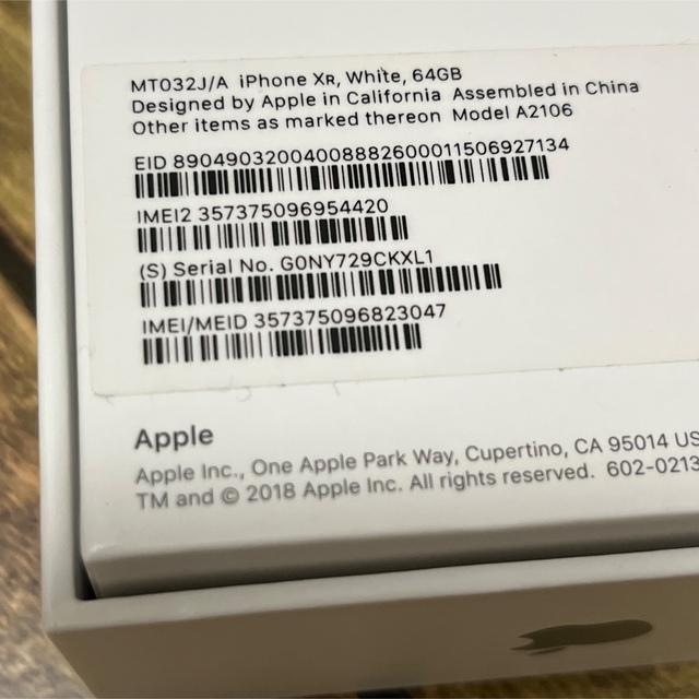 Apple(アップル)の【美品】iPhone XR SIMフリー64GB 2台(黒、白) スマホ/家電/カメラのスマートフォン/携帯電話(スマートフォン本体)の商品写真