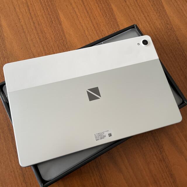 NEC(エヌイーシー)のNEC PC-T1175BAS タブレット LAVIE T11 シルバー スマホ/家電/カメラのPC/タブレット(タブレット)の商品写真