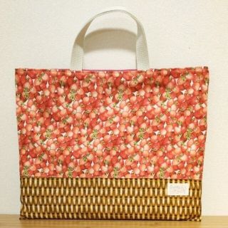 レッスンバッグ　いちご　ハンドメイド(バッグ/レッスンバッグ)