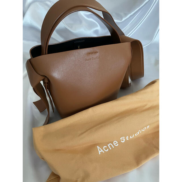 Acne Studios  Musubi スモールレザーバッグ