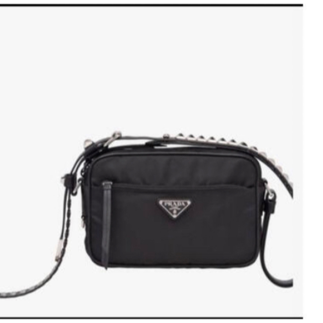 PRADA(プラダ)のPRADA スタッズ ショルダーバック メンズのバッグ(ショルダーバッグ)の商品写真