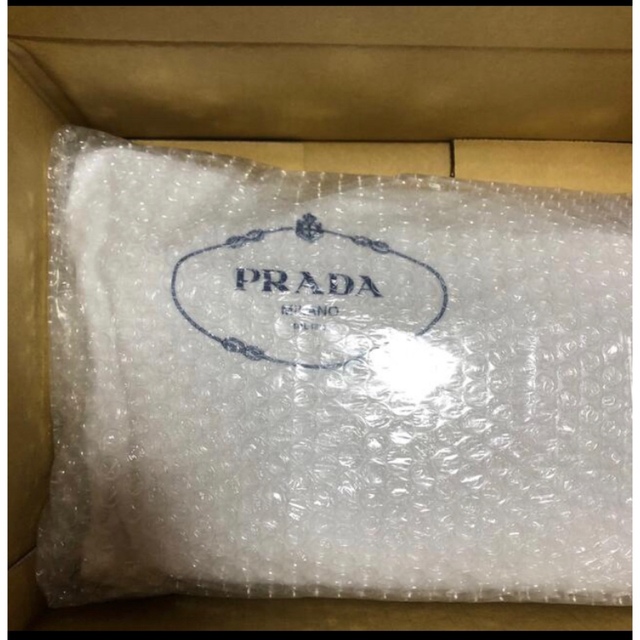 PRADA(プラダ)のPRADA スタッズ ショルダーバック メンズのバッグ(ショルダーバッグ)の商品写真