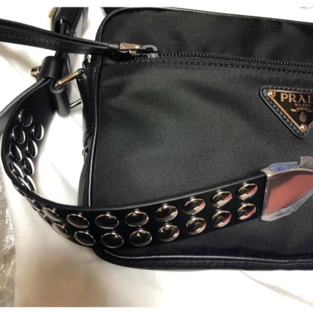 PRADA(プラダ)のPRADA スタッズ ショルダーバック メンズのバッグ(ショルダーバッグ)の商品写真