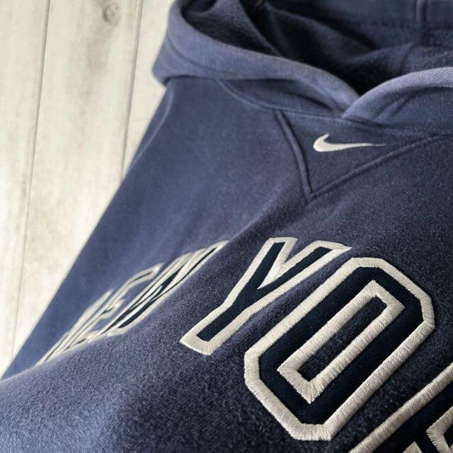 NIKE(ナイキ)の【MLB L】ナイキ NY ヤンキース 刺繍ロゴ スウェット パーカー 紺 メンズのトップス(パーカー)の商品写真