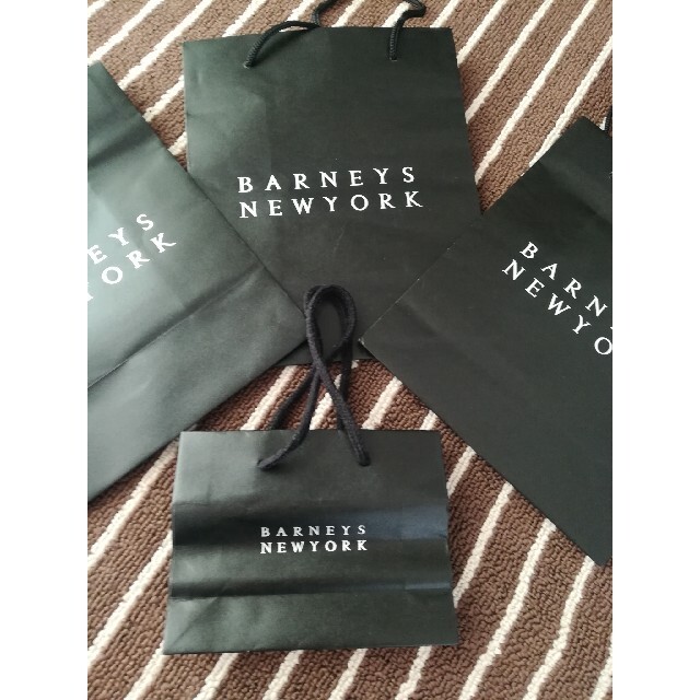 BARNEYS NEW YORK(バーニーズニューヨーク)の未使用  バーニーズニューヨーク  ショッピングバッグ  4セット レディースのバッグ(ショップ袋)の商品写真