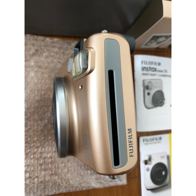 富士フイルム(フジフイルム)の富士フイルム チェキ instax mini 70 ゴールド スマホ/家電/カメラのカメラ(フィルムカメラ)の商品写真