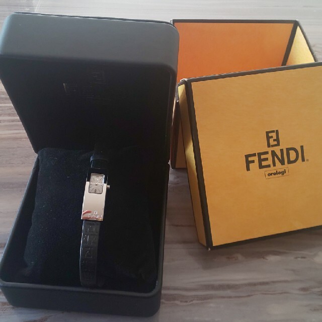 FENDI(フェンディ)のFENDI フェンディ 時計 ズッカ レディースのファッション小物(腕時計)の商品写真