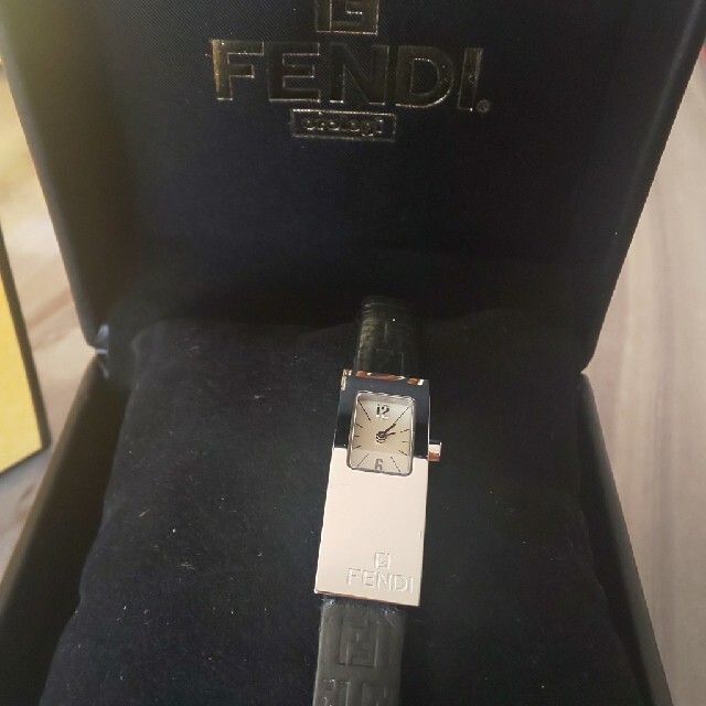 FENDI(フェンディ)のFENDI フェンディ 時計 ズッカ レディースのファッション小物(腕時計)の商品写真