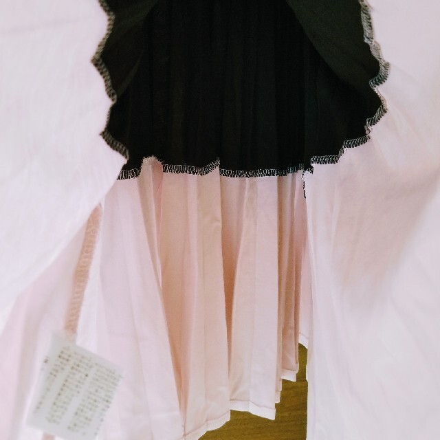 LIP SERVICE(リップサービス)の②LIP SERVICE BIG黒リボン付ピンク黒バイカラープリーツスカート レディースのスカート(ひざ丈スカート)の商品写真