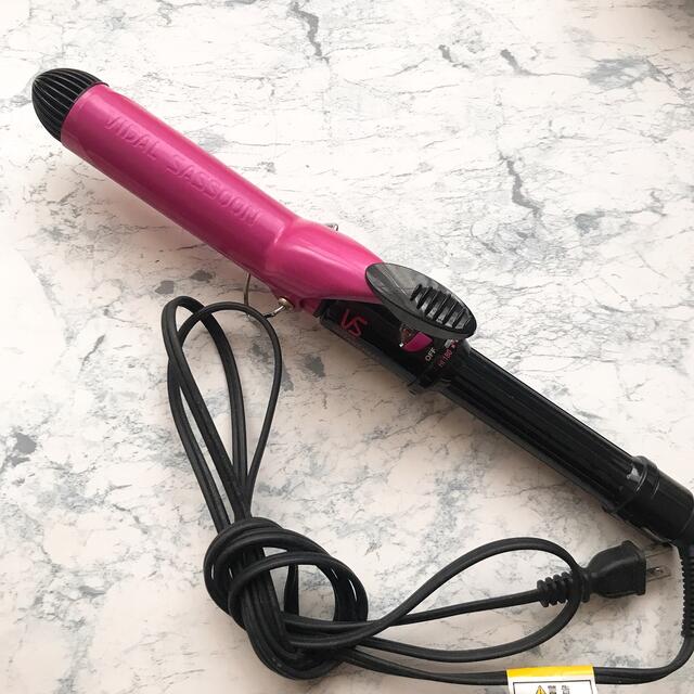 コテ　ヴィダル サスーン 32mm VSI-3208/PJ スマホ/家電/カメラの美容/健康(ヘアアイロン)の商品写真