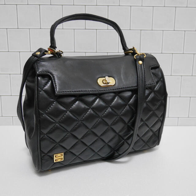 GIVENCHY(ジバンシィ)の【美品】GIVENCY ジバンシーバッグ 格安価格！ レディースのバッグ(ショルダーバッグ)の商品写真