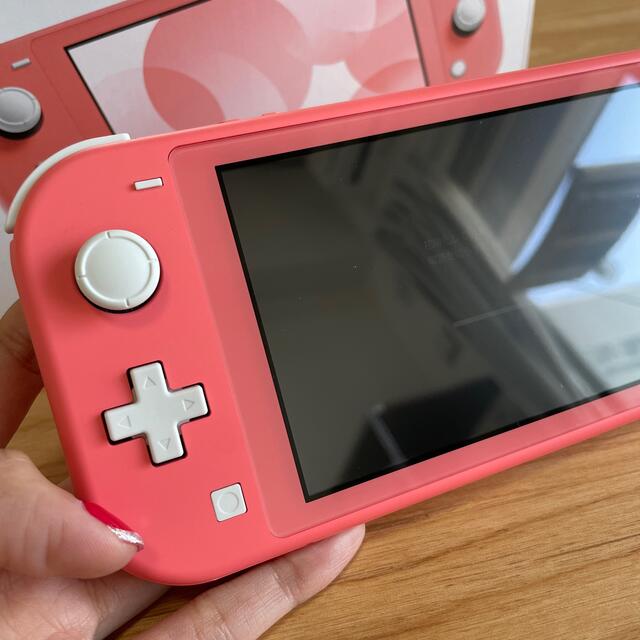 Nintendo Switch(ニンテンドースイッチ)のNintendo Switch ライト コーラル 本体 エンタメ/ホビーのゲームソフト/ゲーム機本体(家庭用ゲーム機本体)の商品写真