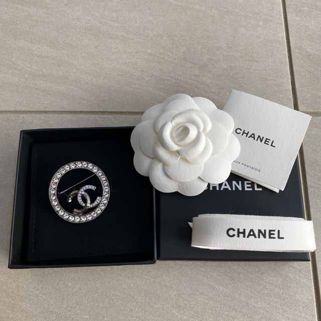 直径4cm定価☆新品・未使用☆ CHANEL   シャネル　ブローチ