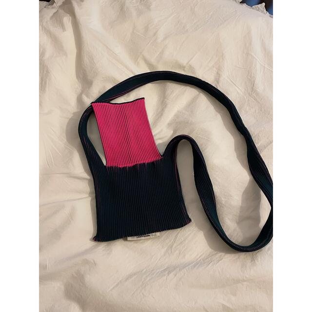 ISSEY MIYAKE(イッセイミヤケ)のLASTFRAME TWO TONE TINY BAG GREEN×PINK レディースのバッグ(ショルダーバッグ)の商品写真