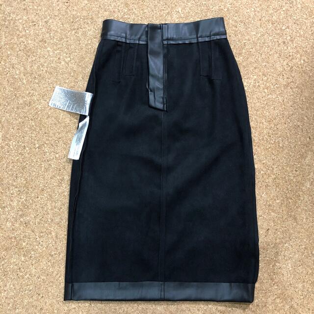 ZARA(ザラ)のZARA フェイクレザースカート　ミディ丈　タイトスカート レディースのスカート(ロングスカート)の商品写真