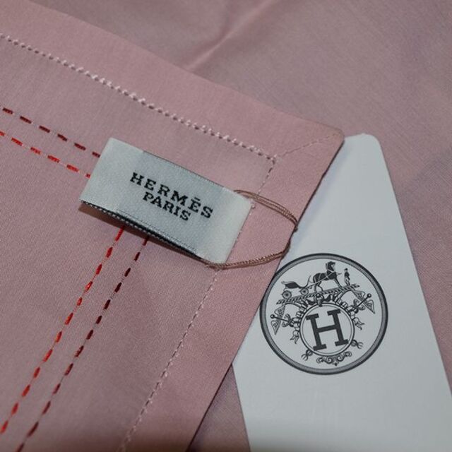 Hermes(エルメス)のHERMES◇エルメス ハンカチ◇ピンク系　未使用　40×41cm  レディースのファッション小物(ハンカチ)の商品写真