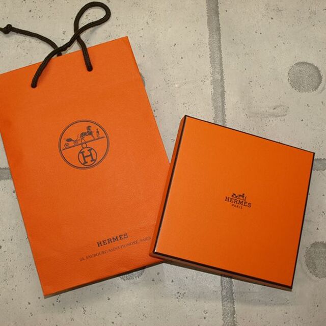 Hermes(エルメス)のHERMES◇エルメス ハンカチ◇ピンク系　未使用　40×41cm  レディースのファッション小物(ハンカチ)の商品写真