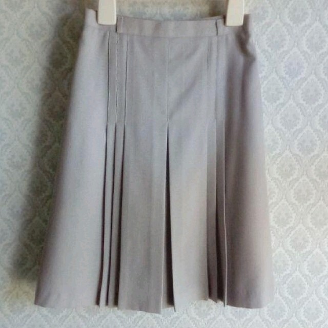 スカート グレー　灰色　灰紫　膝丈　プリーツ　春夏　67　Ｍ　11号 レディースのスカート(ひざ丈スカート)の商品写真