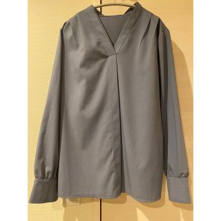 フィフス(fifth)の値下げ❣️【秋服】fifth ブルーグレー Vネックブラウス フリーサイズ(シャツ/ブラウス(長袖/七分))