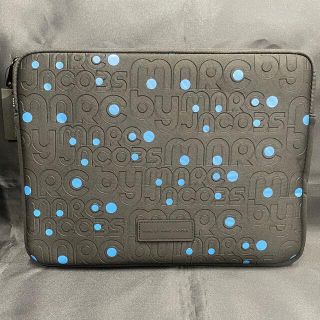 マークバイマークジェイコブス(MARC BY MARC JACOBS)の新品★MARC BY MARC JACOBSマークジェイコブスPCケースクラッチ(クラッチバッグ)