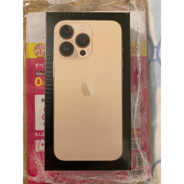 Apple(アップル)のiPhone13pro 256GB SIMフリー　ゴールド　新品未使用品 スマホ/家電/カメラのスマートフォン/携帯電話(スマートフォン本体)の商品写真