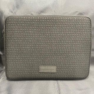 マークバイマークジェイコブス(MARC BY MARC JACOBS)の新品★MARC BY MARC JACOBSマークジェイコブスPCケースクラッチ(クラッチバッグ)