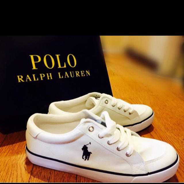 POLO RALPH LAUREN(ポロラルフローレン)のあやこ様専用 ラルフローレンスニーカー ホワイト×ネイビー レディースの靴/シューズ(スニーカー)の商品写真