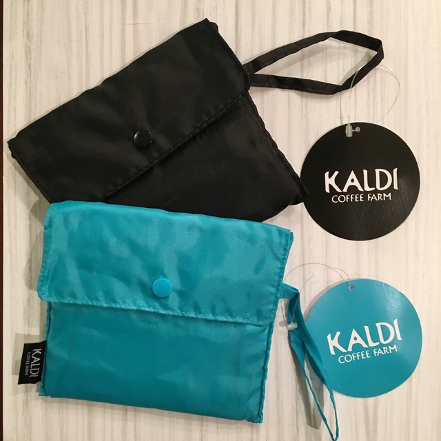 KALDI(カルディ)の＊新品未使用＊　KALDI カルディ エコバッグ　ブラック&ブルー レディースのバッグ(エコバッグ)の商品写真