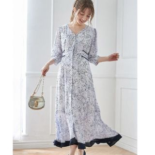 トッコ(tocco)のトッコクローゼット ウエストりぼん水彩ラインフラワープリントワンピース ブルー(ひざ丈ワンピース)