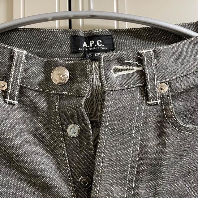 A.P.C(アーペーセー)のA.P.C. グレー　デニムジーンズ　25インチ　美品　発送可 レディースのパンツ(デニム/ジーンズ)の商品写真