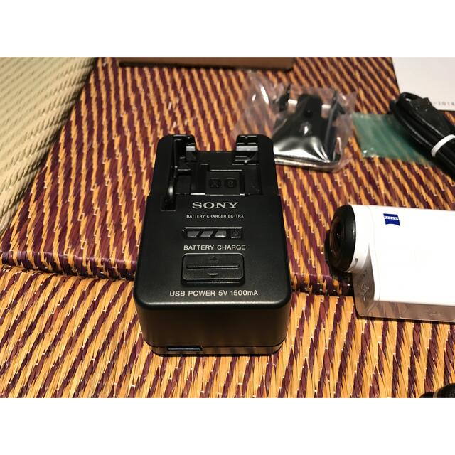SONY(ソニー)の【美品】SONY 4K FDR-X3000 バッテリー2個付き スマホ/家電/カメラのカメラ(コンパクトデジタルカメラ)の商品写真