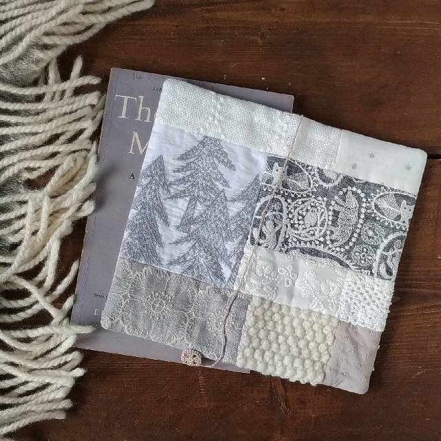 mina perhonen(ミナペルホネン)のほぼ日weeks　クリスマスの朝に手帳カバー ハンドメイドの文具/ステーショナリー(ブックカバー)の商品写真