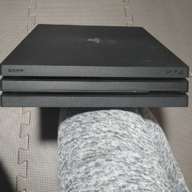 PS4Pro CUH-7000B 1TB 　 エンタメ/ホビーのゲームソフト/ゲーム機本体(家庭用ゲーム機本体)の商品写真