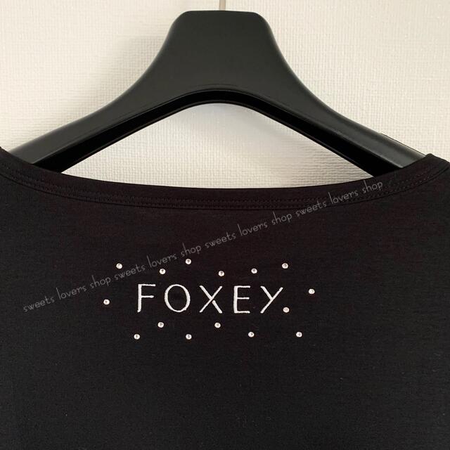 FOXEY(フォクシー)の洗えるラインストーン  FOXEYロゴ刺繍 半袖Tシャツ 美品 42˚✧₊⁎⁎⁺ レディースのトップス(Tシャツ(半袖/袖なし))の商品写真