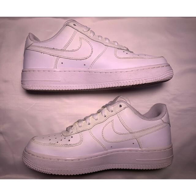 NIKE(ナイキ)のNIKE AIR FORCE 1 LOW GS WHITE 23.5cm レディースの靴/シューズ(スニーカー)の商品写真