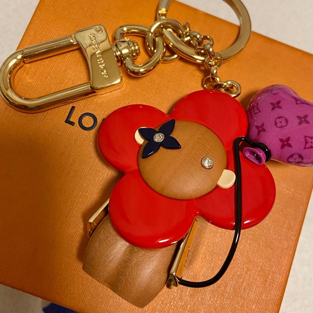 ルイヴィトン ヴィヴィエンヌ キーホルダー towinglouisvilleky.com