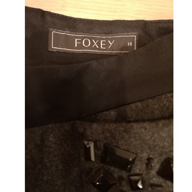 FOXEY(フォクシー)の美品☆FOXEYのポケット立体スカート ビジュー グレーウール膝丈スカート 38 レディースのスカート(ひざ丈スカート)の商品写真