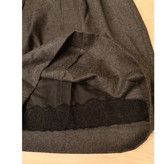 FOXEY(フォクシー)の美品☆FOXEYのポケット立体スカート ビジュー グレーウール膝丈スカート 38 レディースのスカート(ひざ丈スカート)の商品写真