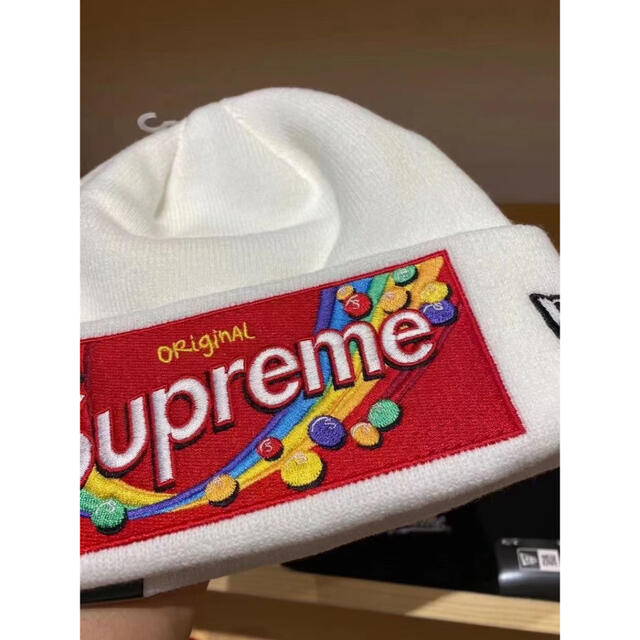 Supreme(シュプリーム)のSupreme Skittles New Era Beanie"white " メンズの帽子(ニット帽/ビーニー)の商品写真