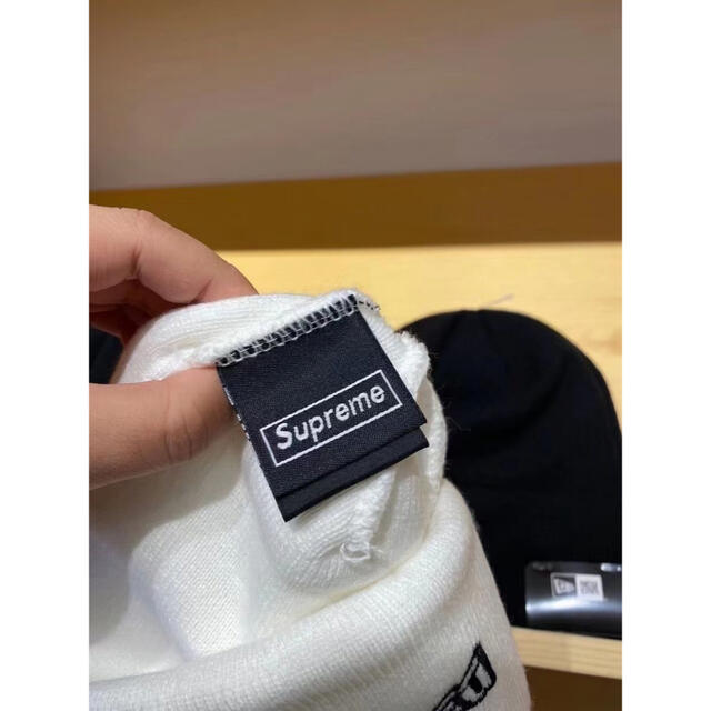 Supreme(シュプリーム)のSupreme Skittles New Era Beanie"white " メンズの帽子(ニット帽/ビーニー)の商品写真