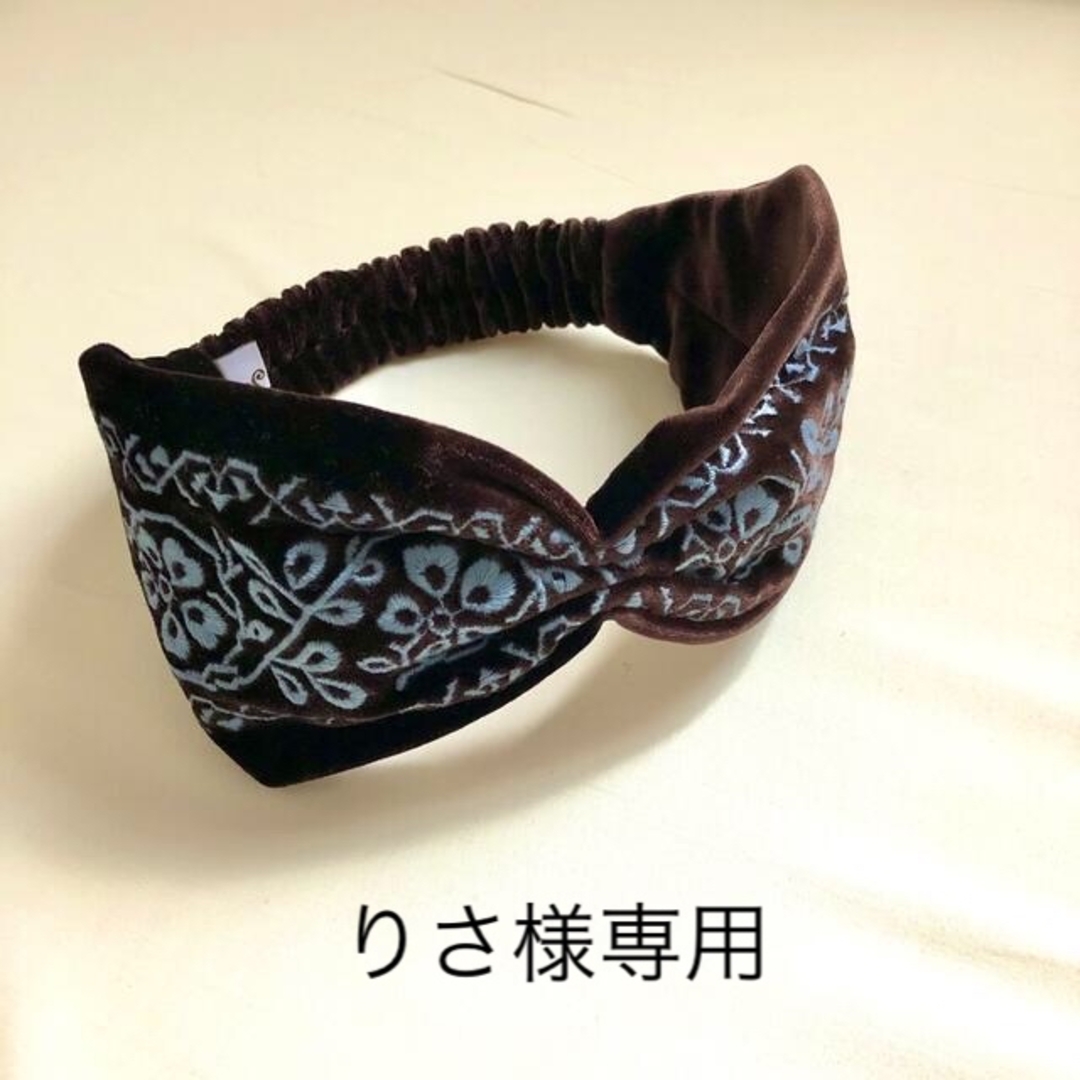 Casselini(キャセリーニ)のCasselini ヘアバンド　刺繍　ブラウン【未使用】 レディースのヘアアクセサリー(ヘアバンド)の商品写真