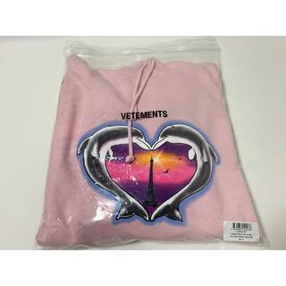 新品《 VETEMENTS 》Dolphins Heart Hoodie Sの通販 by ノブ's ...